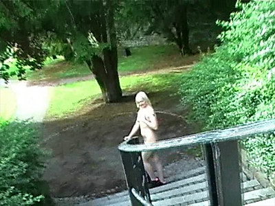 Blonde Babe Donna In Public